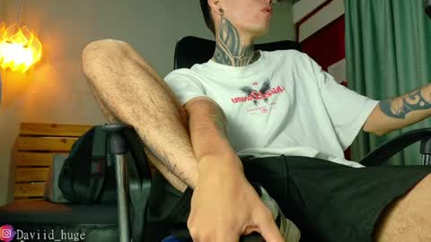 Snapshot of daviid_huge chatting on May 18, 2:18 am daviid_huge online show from May 18, 2:18 am