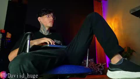 Snapshot of daviid_huge chatting on June 18, 1:37 pm daviid_huge online show from June 18, 1:37 pm