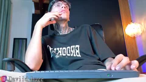 daviid_huge online show from August 4, 1:20 am