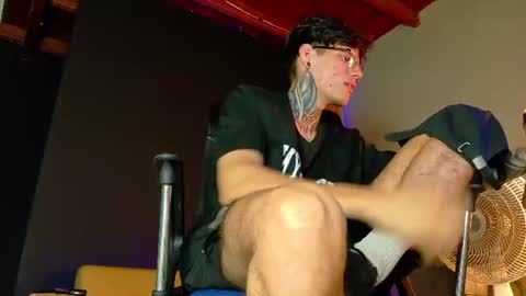 daviid_huge online show from August 7, 2:02 am