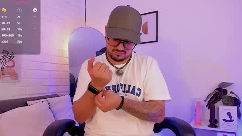 Snapshot of daviidevans chatting on January 15, 8:41 am David Evans online show from January 15, 8:41 am