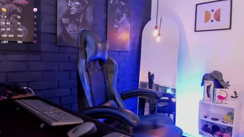 Snapshot of daviidevans chatting on March 4, 10:38 pm David Evans online show from March 4, 10:38 pm