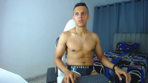 Snapshot of davisito7 chatting on January 30, 4:58 am David Angel online show from January 30, 4:58 am