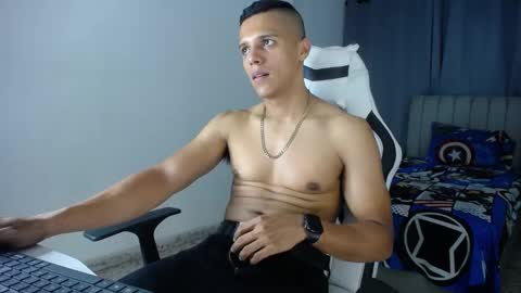 Snapshot of davisito7 chatting on March 2, 5:44 am David Angel online show from March 2, 5:44 am