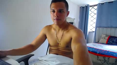 Snapshot of davisito7 chatting on February 4, 7:20 pm David Angel online show from February 4, 7:20 pm