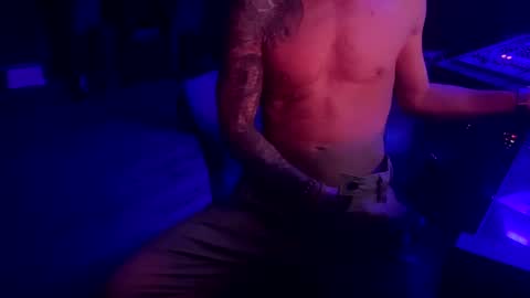 Snapshot of day__tripper chatting on December 3, 9:22 am day tripper online show from December 3, 9:22 am