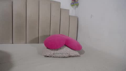 instagram  catherin dayana reina online show from June 1, 3:03 pm