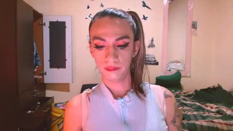 Snapshot of dayanna_01_ chatting on May 16, 8:18 pm dayanna_01_ online show from May 16, 8:18 pm