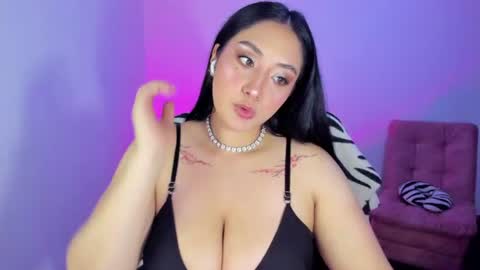 Snapshot of daysi_glow chatting on July 13, 12:02 am online show from July 13, 12:02 am
