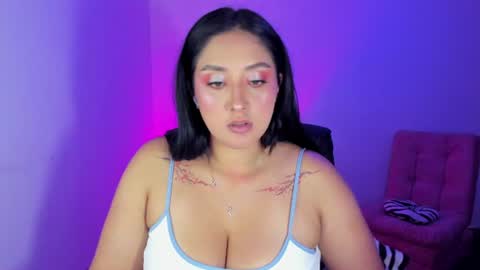 Snapshot of daysi_glow chatting on July 23, 2:09 am online show from July 23, 2:09 am