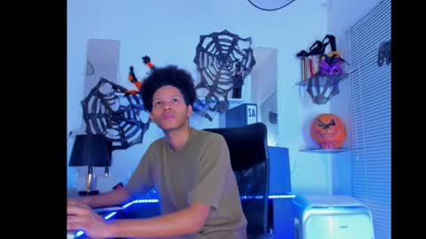 Snapshot of deamon_devil chatting on October 13, 4:23 am deamon_devil online show from October 13, 4:23 am