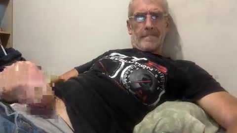 deanofflove221000 online show from April 14, 8:31 am