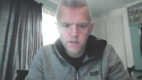 deanthejellybean online show from May 5, 9:39 am