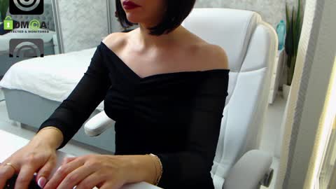 Snapshot of dear_ellisse chatting on January 11, 12:40 pm Elly online show from January 11, 12:40 pm