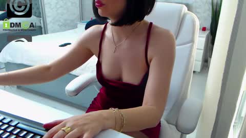 Snapshot of dear_ellisse chatting on February 17, 10:07 am Elly online show from February 17, 10:07 am