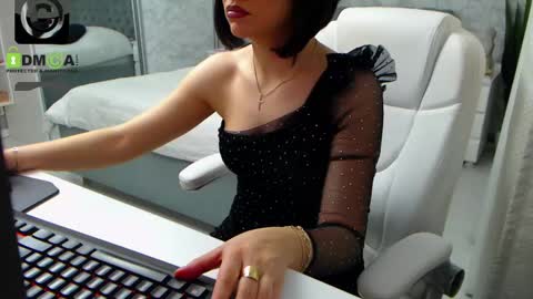 Snapshot of dear_ellisse chatting on March 1, 10:34 am Elly online show from March 1, 10:34 am