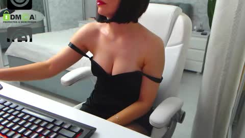 Snapshot of dear_ellisse chatting on September 17, 9:55 am Elly online show from September 17, 9:55 am