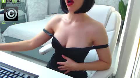 Snapshot of dear_ellisse chatting on October 16, 7:42 am Elly online show from October 16, 7:42 am