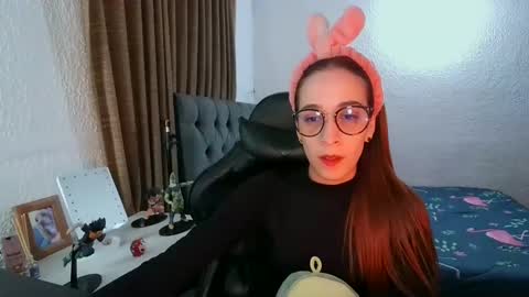 Snapshot of dear_juliet chatting on December 8, 12:51 am Juliet online show from December 8, 12:51 am