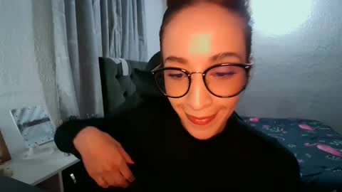 Snapshot of dear_juliet chatting on February 25, 1:09 am Juliet online show from February 25, 1:09 am