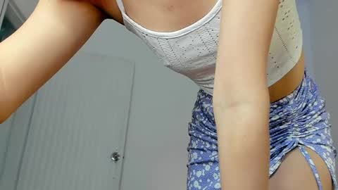 dearmilu28 online show from February 12, 4:11 pm