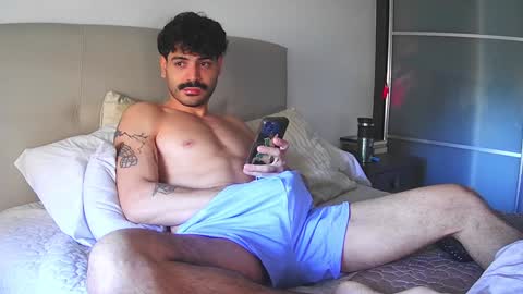 Snapshot of dearsweetboyz chatting on December 28, 12:45 pm Pablo online show from December 28, 12:45 pm