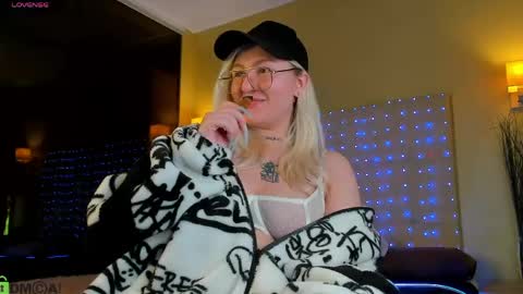 Debbie Mon Tue Fri Sun Sat GMT 3 1000am - 0400pm  online show from April 18, 7:07 pm