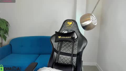 Jennifer online show from December 4, 10:51 pm