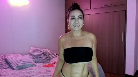 Snapshot of deboramom chatting on April 1, 12:22 am DeboraMom online show from April 1, 12:22 am