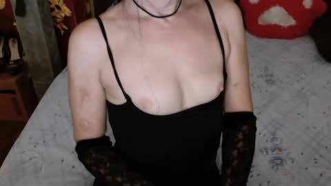 Snapshot of debramilf chatting on December 8, 7:15 am DebraMilf online show from December 8, 7:15 am