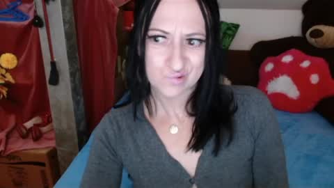 Snapshot of debramilf chatting on January 19, 7:26 pm DebraMilf online show from January 19, 7:26 pm