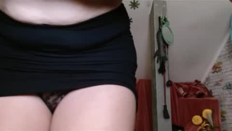 Snapshot of debramilf chatting on February 3, 5:40 am DebraMilf online show from February 3, 5:40 am