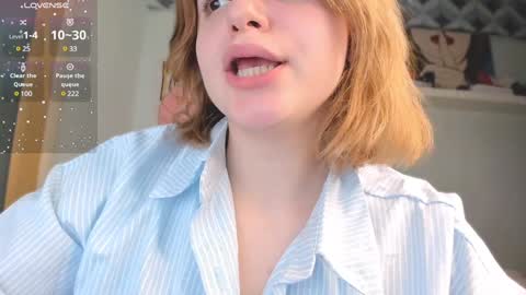 Snapshot of debratower chatting on December 11, 3:02 am Debra online show from December 11, 3:02 am