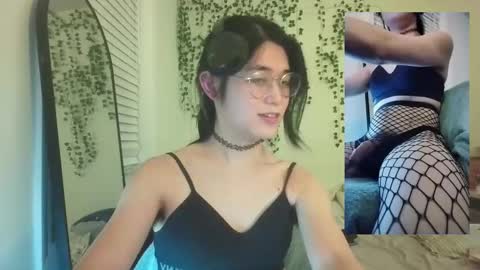 deciduousdoll online show from November 8, 7:30 am