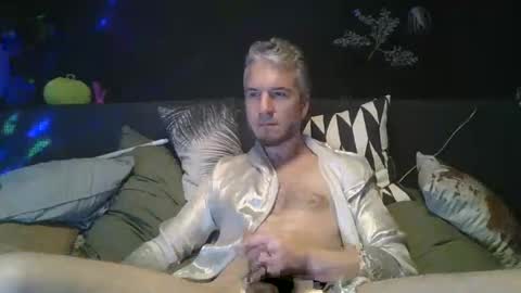 Snapshot of deebo1987 chatting on December 26, 11:57 pm Deen online show from December 26, 11:57 pm