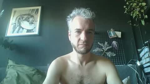 Snapshot of deebo1987 chatting on December 28, 12:45 pm Deen online show from December 28, 12:45 pm