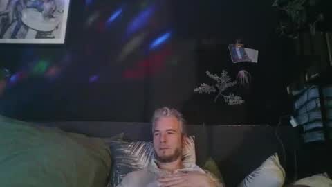 Snapshot of deebo1987 chatting on December 28, 11:59 pm Deen online show from December 28, 11:59 pm