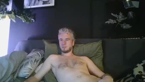 Snapshot of deebo1987 chatting on January 3, 11:23 pm Deen online show from January 3, 11:23 pm