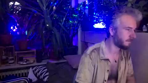 Snapshot of deebo1987 chatting on November 30, 2:04 am Deen online show from November 30, 2:04 am