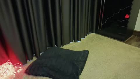 Snapshot of deedeedoll chatting on February 21, 1:22 am deedeedoll online show from February 21, 1:22 am