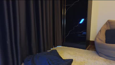 deedeedoll online show from February 28, 1:17 am