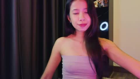 Snapshot of deedeedoll chatting on May 5, 11:18 am deedeedoll online show from May 5, 11:18 am