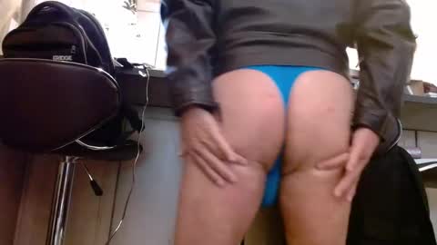 Snapshot of deeperjohnny chatting on October 7, 4:04 pm deeperjohnny online show from October 7, 4:04 pm