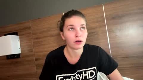 deepthroatqueen33 online show from March 4, 10:49 pm