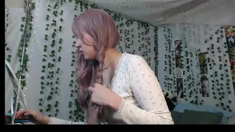 Snapshot of deermiracle chatting on December 18, 10:43 am deermiracle online show from December 18, 10:43 am