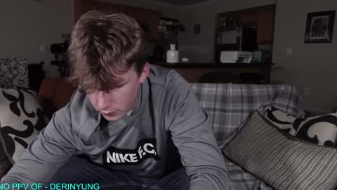 Snapshot of deeyungguy chatting on January 16, 8:14 pm  more content and goodies online show from January 16, 8:14 pm