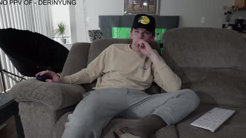 Snapshot of deeyungguy chatting on January 24, 3:02 pm  more content and goodies online show from January 24, 3:02 pm