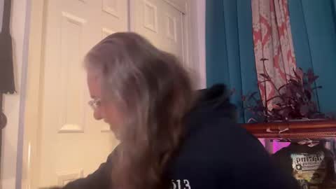 Snapshot of degeneratesaint chatting on December 3, 12:40 am Tori online show from December 3, 12:40 am