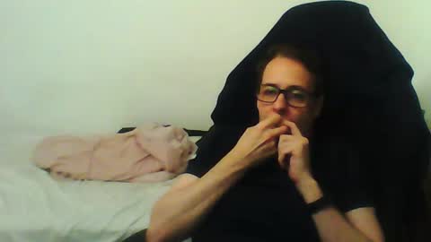 Snapshot of deimosmad chatting on December 20, 6:15 pm deimosmad online show from December 20, 6:15 pm