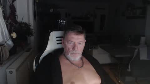 deinprinz2312 online show from October 11, 3:39 am